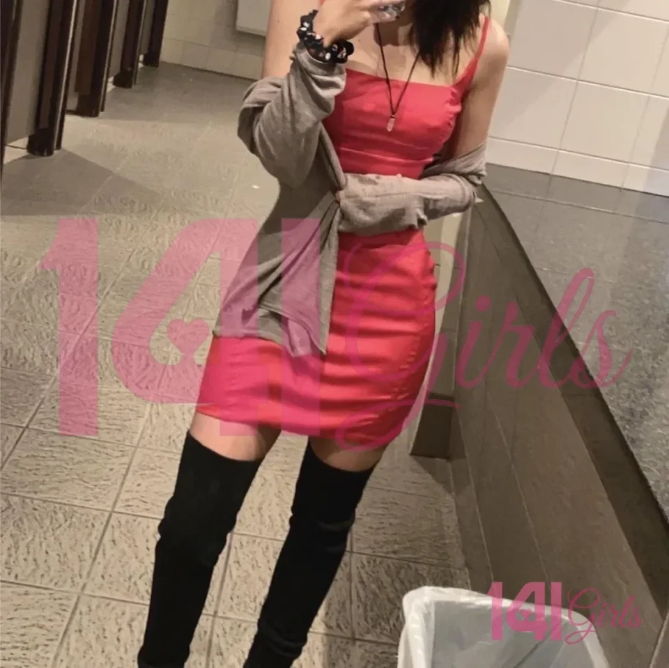 艾德麗安 照片 3 - 香港，27 歲，歐洲, 纖瘦, 黑髮, 170 厘米, 51 公斤, 胸圍 B