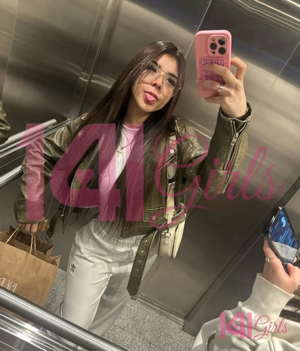 Aela photo 8 in Hong Kong: 24 years old, asian, regular, black hair, 169 cm, 66 kg, B bust
