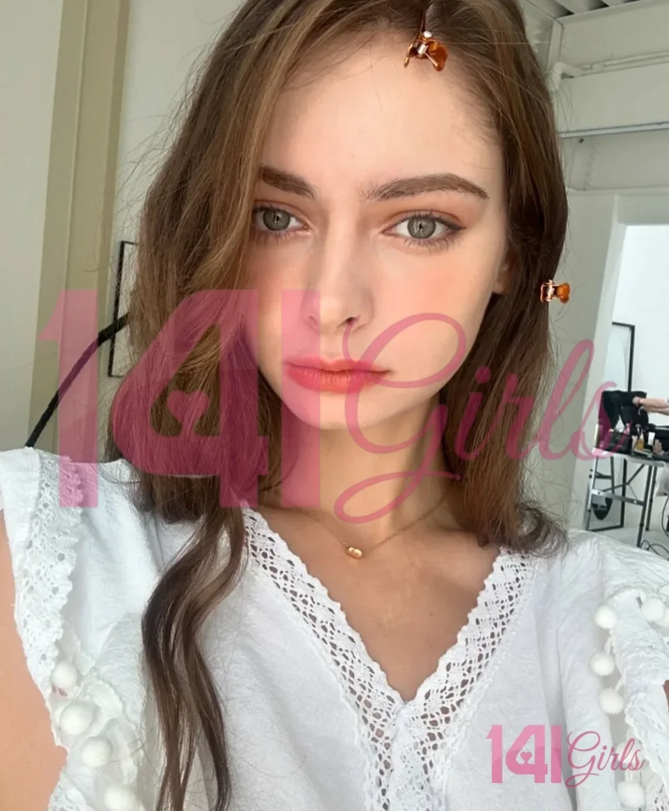Aida photo 5 in Hong Kong: 24 years old, asian, slim, brown hair, 170 cm, 53 kg, B bust