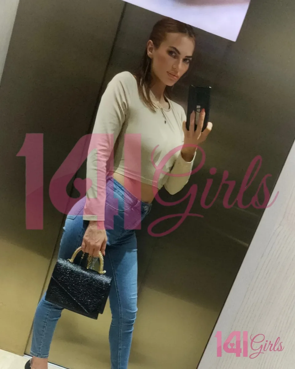 雅美莉 照片 3 - 香港，20 歲，歐洲, 纖瘦, 啡髮, 168 厘米, 53 公斤, 胸圍 A