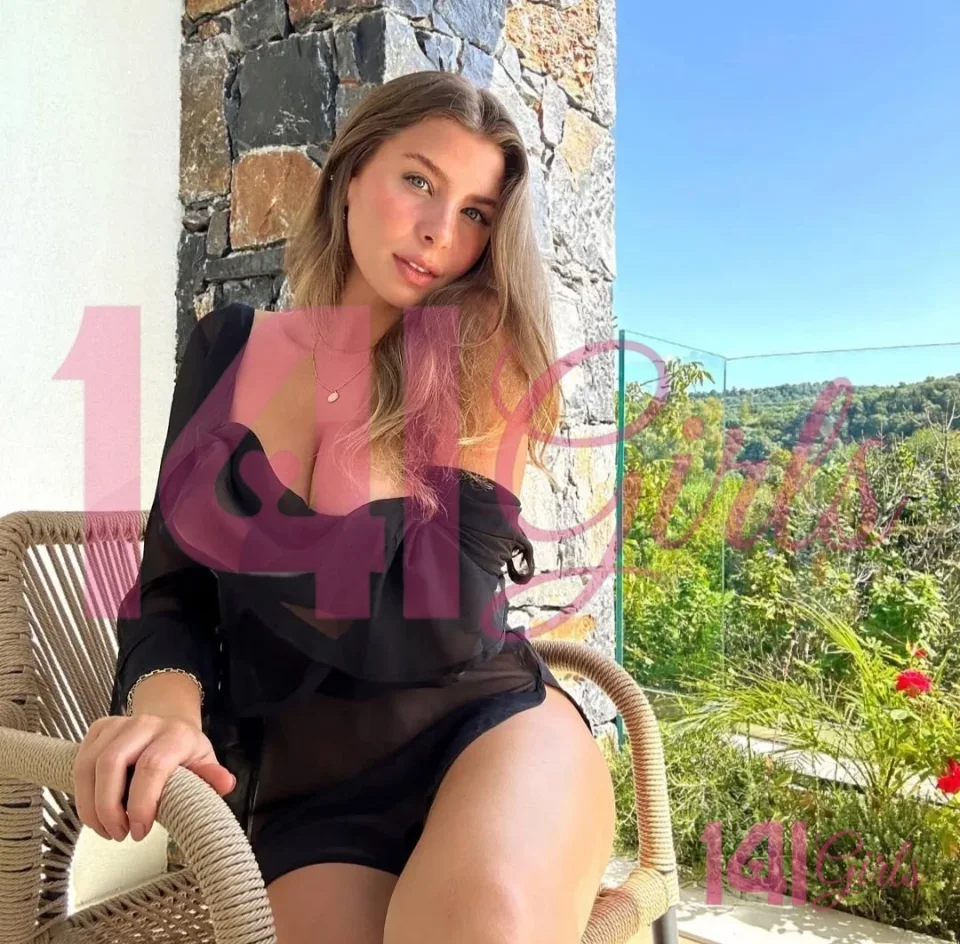 Chloe photo 3 in Hong Kong: 22 years old, european, regular, brown hair, 168 cm, 53 kg, C bust