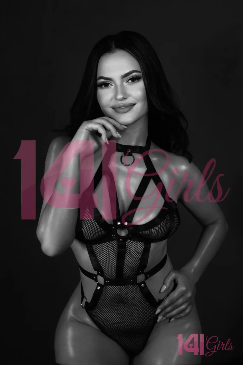 Clarissa photo 4 in Hong Kong: 24 years old, european, slim, black hair, 160 cm, 50 kg, D bust