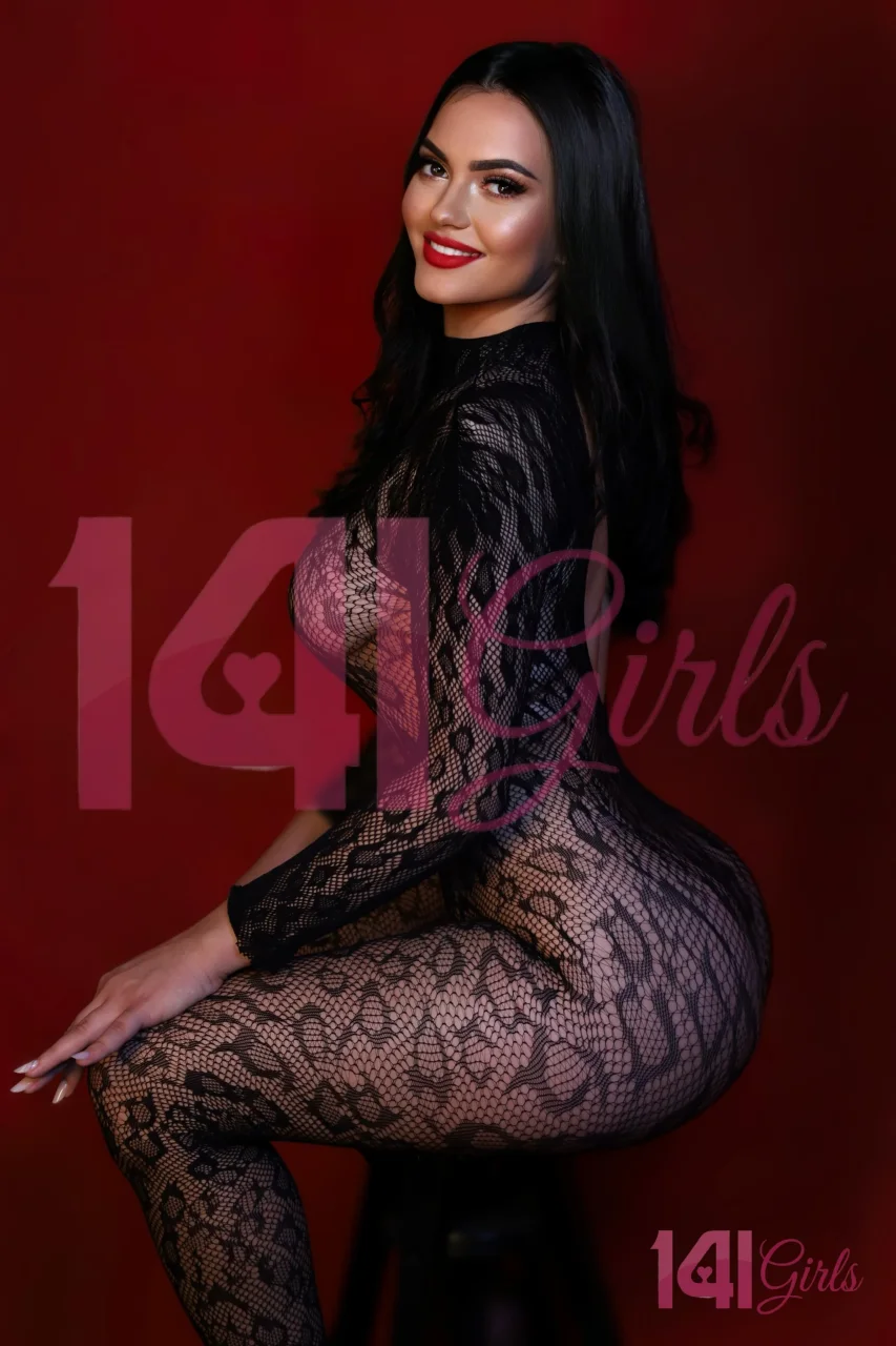 Clarissa photo 5 in Hong Kong: 24 years old, european, slim, black hair, 160 cm, 50 kg, D bust