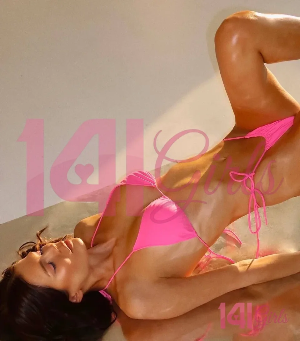 Clementine photo 6 in Hong Kong: 22 years old, european, slim, red hair, 171 cm, 56 kg, C bust