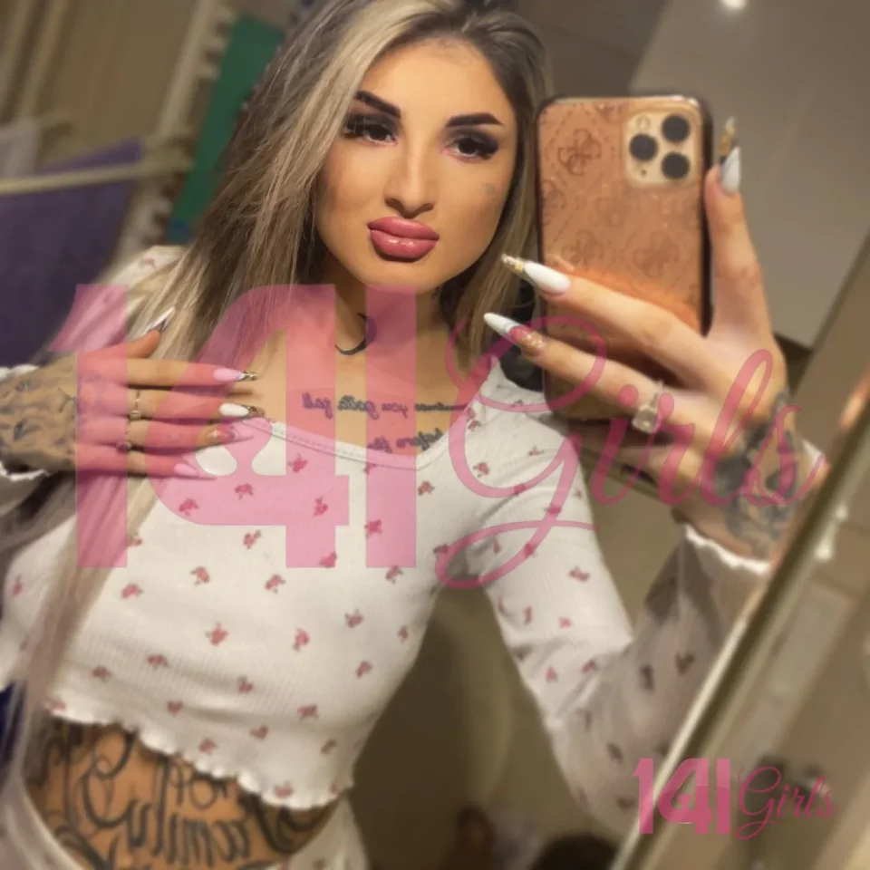Doreen photo 4 in Hong Kong: 25 years old, asian, curvy, blonde hair, 169 cm, 69 kg, D bust