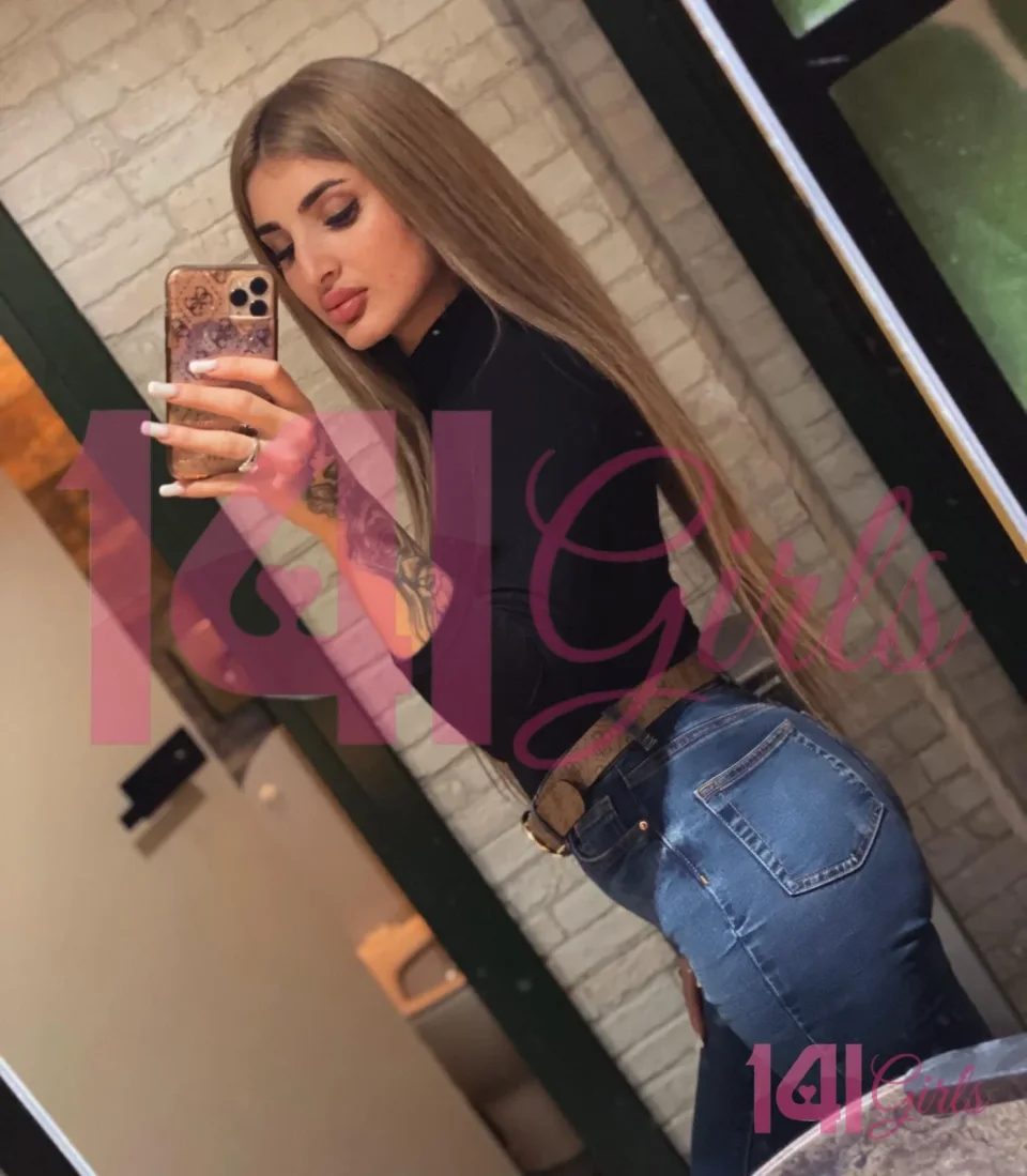 Doreen photo 6 in Hong Kong: 25 years old, asian, curvy, blonde hair, 169 cm, 69 kg, D bust
