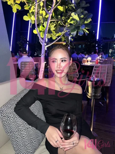 埃莉諾 照片 1 - 香港，26 歲，亞洲, 纖瘦, 黑髮, 165 厘米, 50 公斤, 胸圍 C
