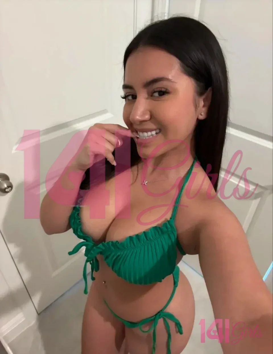 艾西 照片 2 - 香港，22 歲，歐洲, 標準, 金髮, 170 厘米, 64 公斤, 胸圍 B