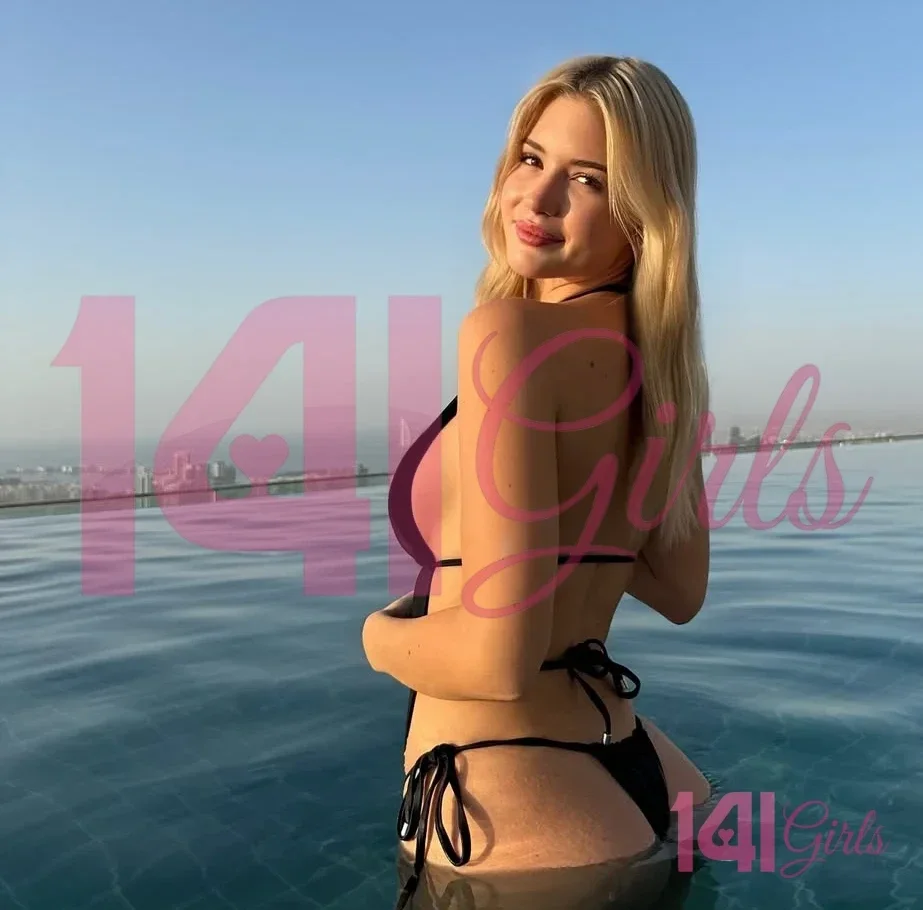 Emma photo 2 in Hong Kong: 33 years old, asian, regular, blonde hair, 170 cm, 55 kg, C bust