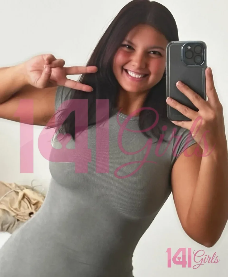 Erica photo 2 in Hong Kong: 26 years old, asian, regular, brown hair, 170 cm, 59 kg, C bust