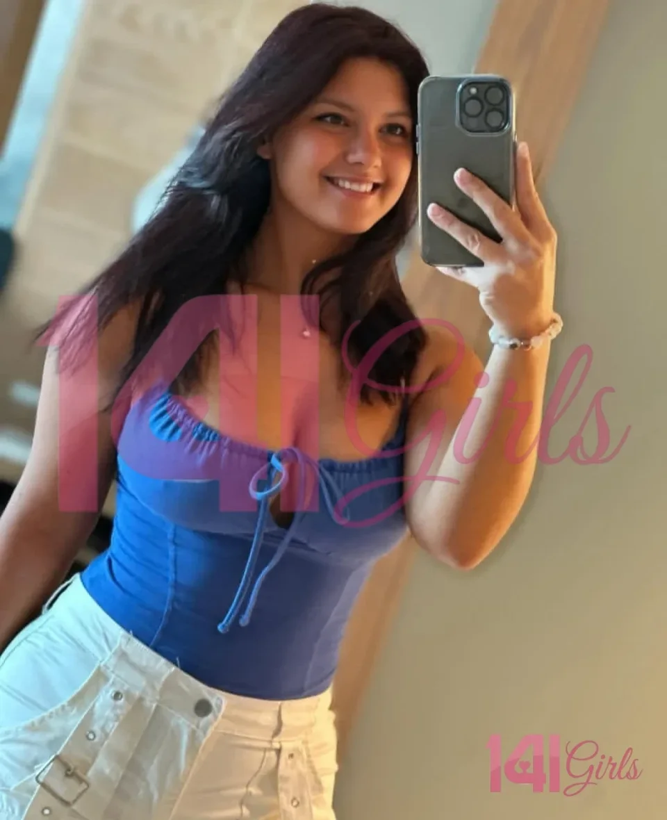 Erica photo 3 in Hong Kong: 26 years old, asian, regular, brown hair, 170 cm, 59 kg, C bust