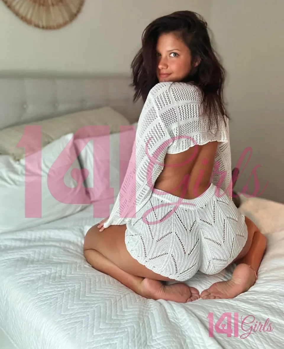 Erica photo 5 in Hong Kong: 26 years old, asian, regular, brown hair, 170 cm, 59 kg, C bust