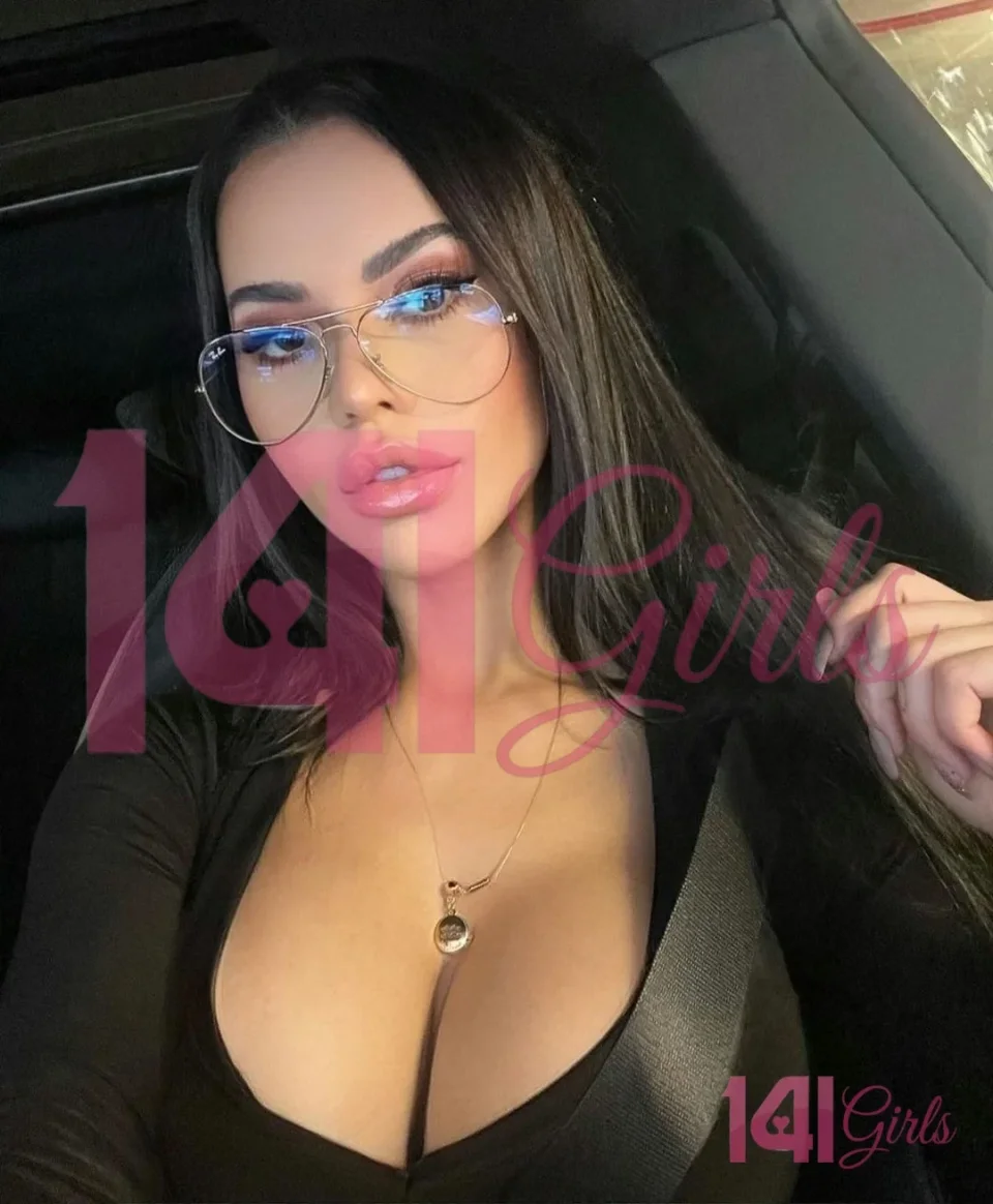 Eva photo 3 in Hong Kong: 21 years old, asian, curvy, black hair, 170 cm, 55 kg, C bust