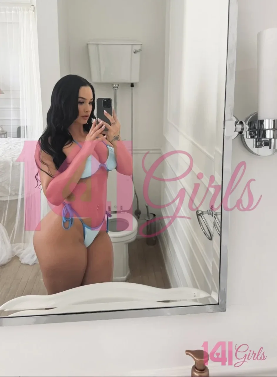 Gisela photo 2 in Hong Kong: 22 years old, latina, curvy, brown hair, 177 cm, 62 kg, C bust