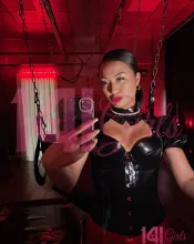 Grace photo 1 in Hong Kong: 22 years old, european, curvy, black hair, 170 cm, 56 kg, C bust