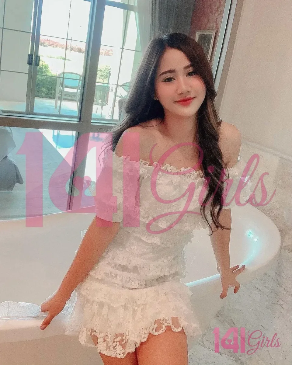 India photo 5 in Hong Kong: 25 years old, slim, black hair, 167 cm, 50 kg, C bust