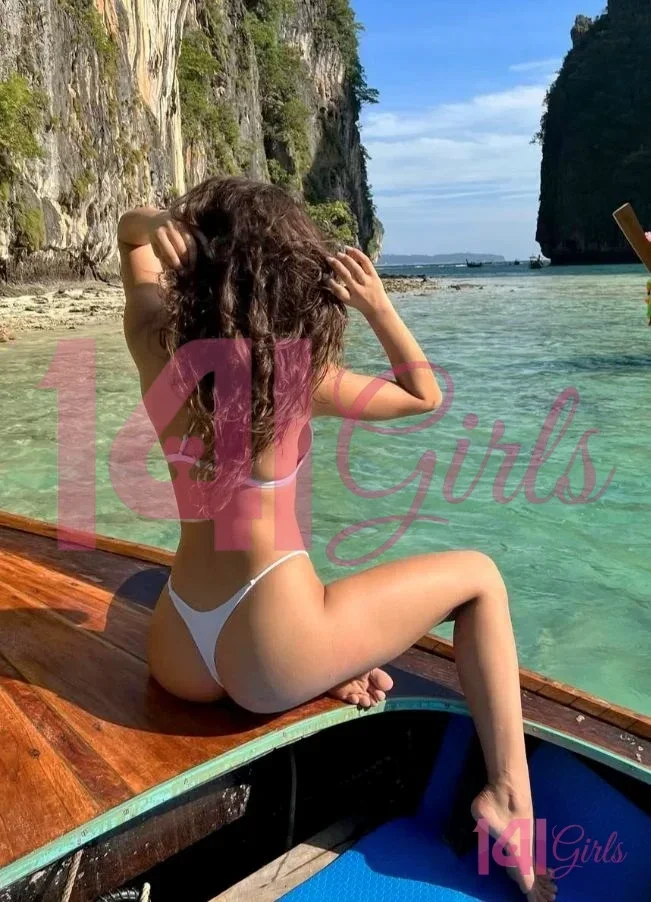 Jasmine photo 2 in Hong Kong: 21 years old, european, slim, brown hair, 168 cm, 53 kg, B bust