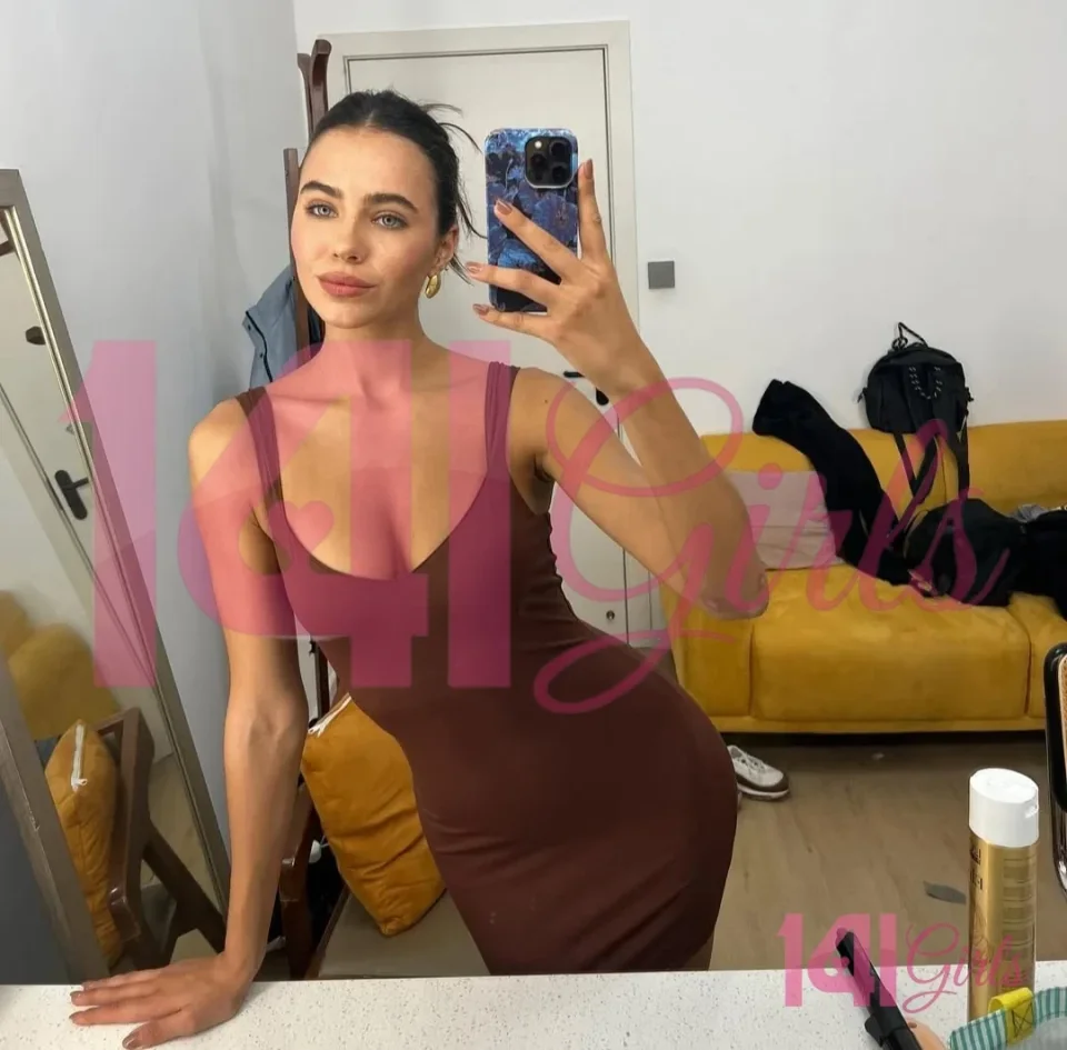 Jasmine photo 4 in Hong Kong: 21 years old, european, slim, brown hair, 168 cm, 53 kg, B bust
