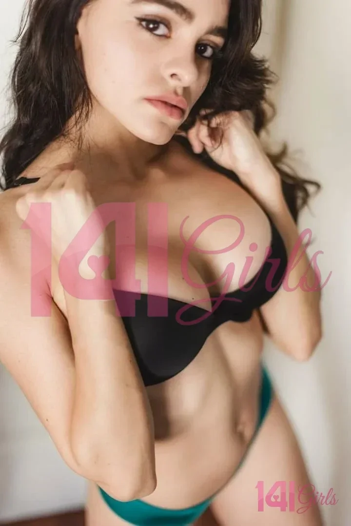 Karen photo 2 in Hong Kong: 25 years old, asian, regular, blonde hair, 167 cm, 60 kg, B bust