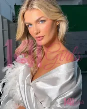 Lauren photo 2 in Hong Kong: 22 years old, european, slim, blonde hair, 171 cm, 54 kg, B bust