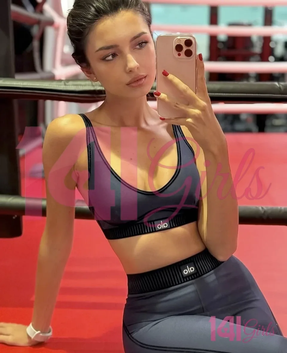 Lillian photo 4 in Hong Kong: 21 years old, european, slim, black hair, 168 cm, 53 kg, B bust