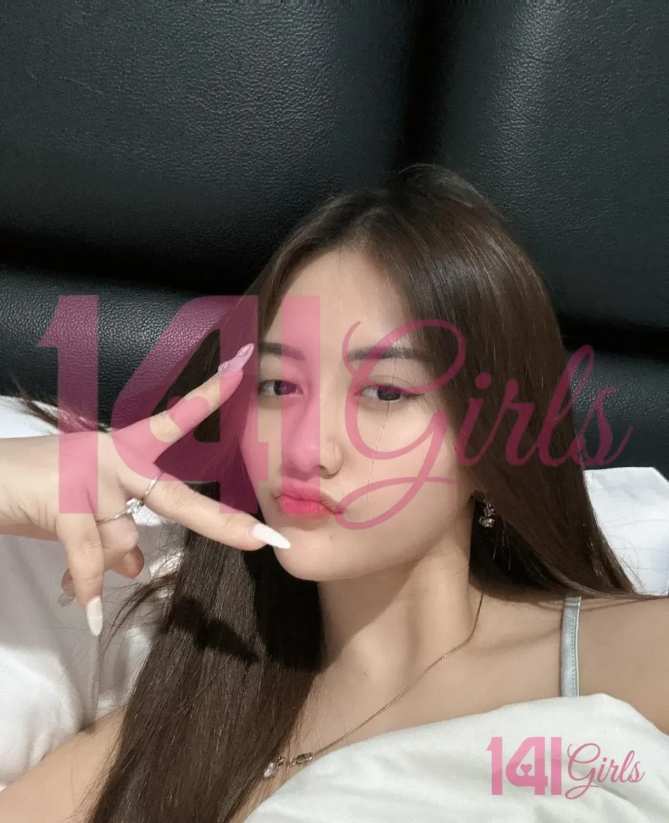 Lindsay photo 6 in Hong Kong: 23 years old, asian, slim, black hair, 168 cm, 49 kg, C bust