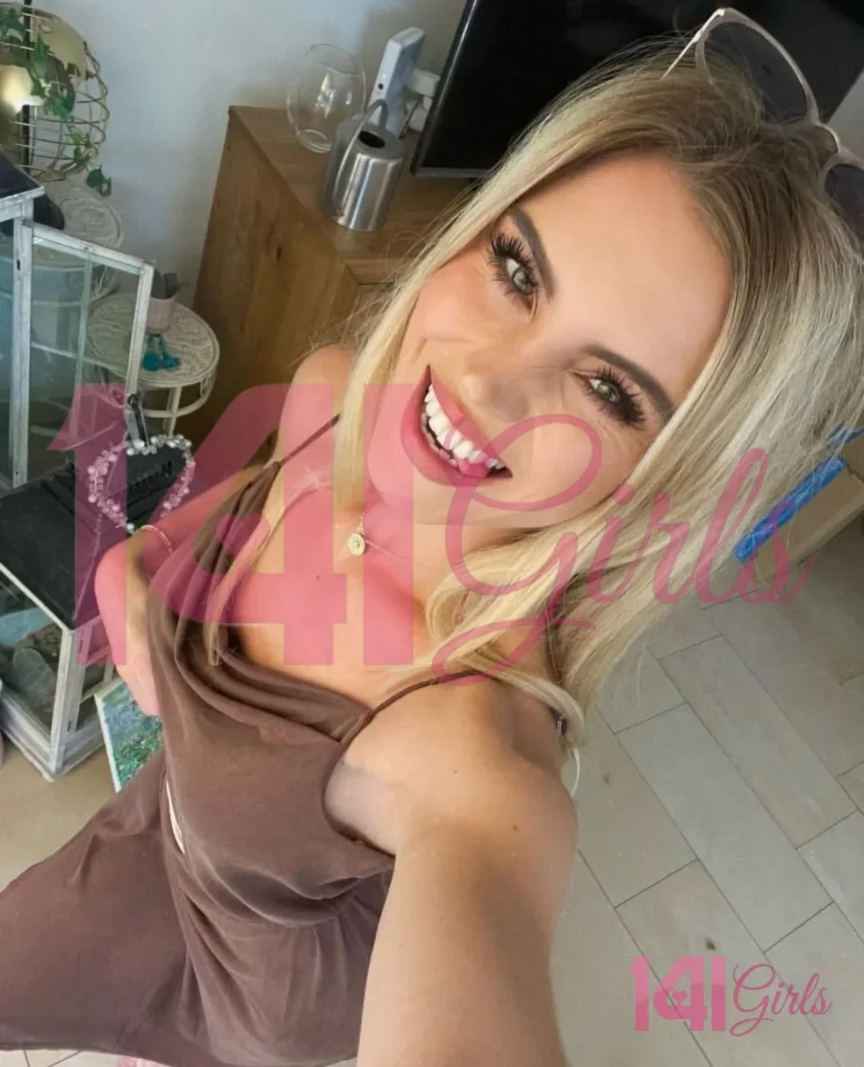 Lorelei photo 2 in Hong Kong: 22 years old, european, slim, blonde hair, 170 cm, 54 kg, B bust