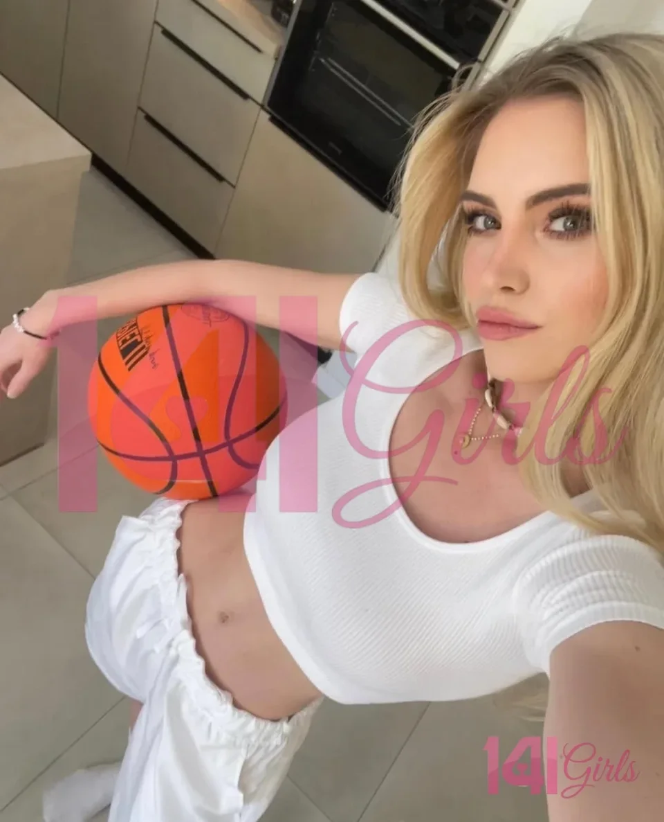 Lorelei photo 4 in Hong Kong: 22 years old, european, slim, blonde hair, 170 cm, 54 kg, B bust