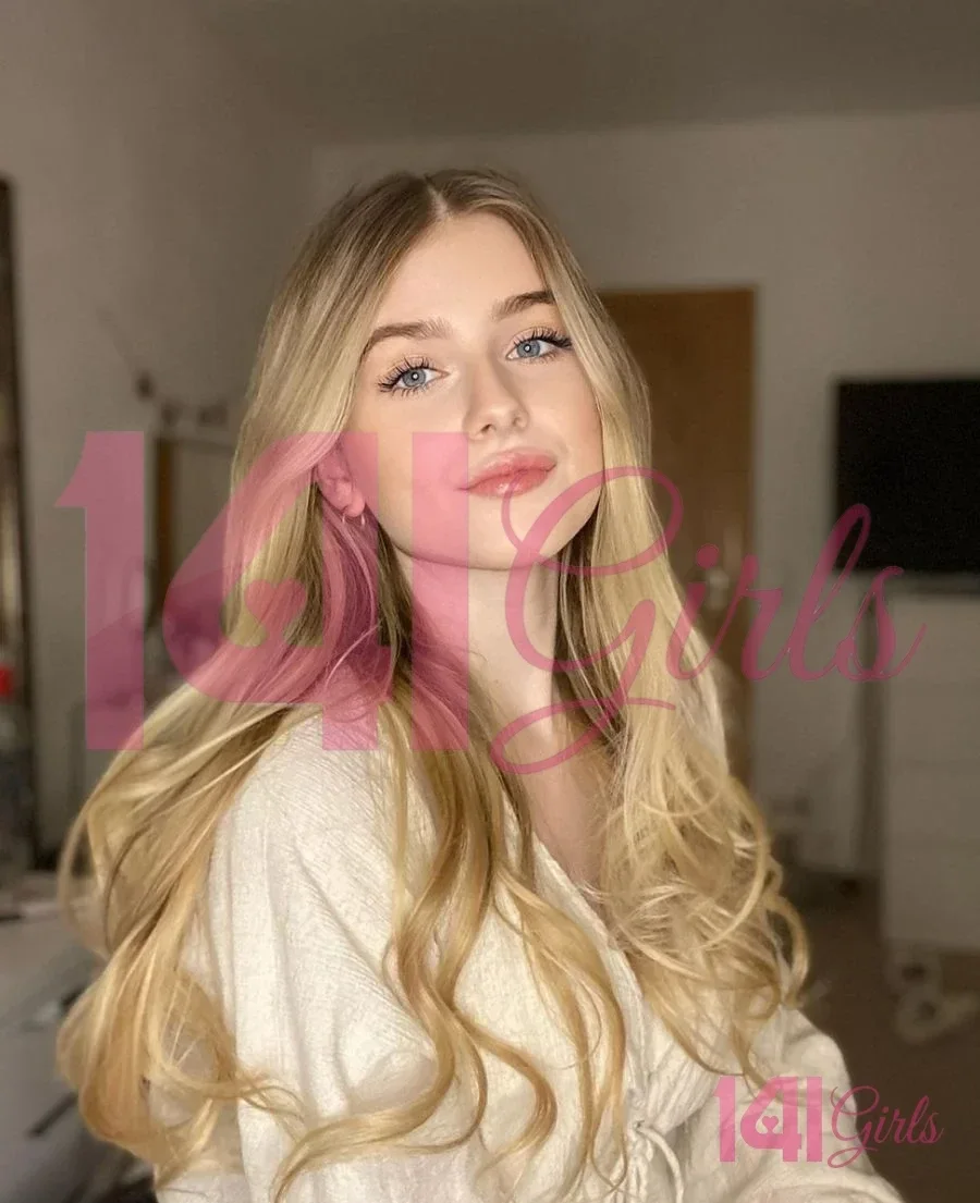 Malika photo 2 in Hong Kong: 24 years old, slim, blonde hair, 169 cm, 54 kg, B bust