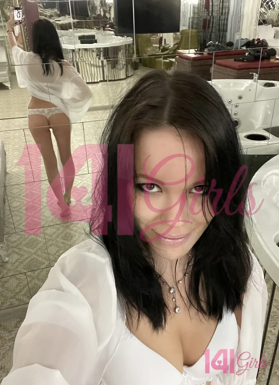 Margaret photo 9 in Hong Kong: 28 years old, slim, black hair, 170 cm, 54 kg, B bust