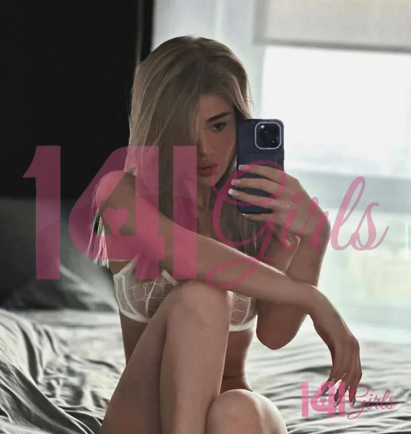 Mary photo 3 in Hong Kong: 22 years old, slim, blonde hair, 168 cm, 50 kg, B bust