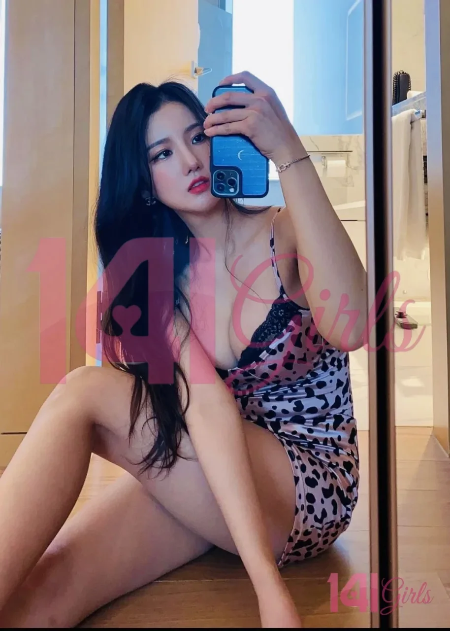 Megan photo 2 in Hong Kong: 25 years old, asian, slim, black hair, 167 cm, 49 kg, C bust