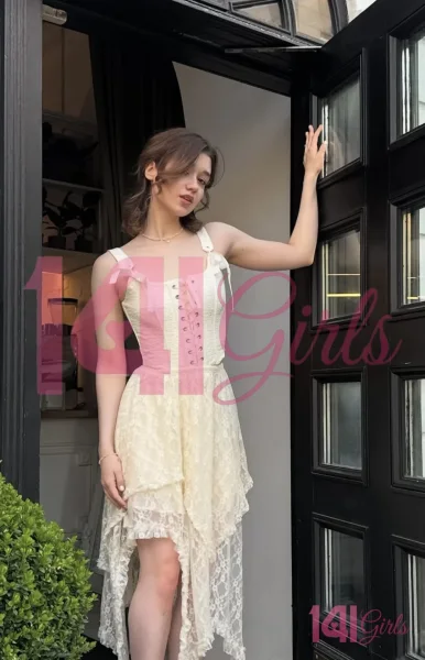 Melody photo 1 in Hong Kong: 22 years old, european, slim, brown hair, 170 cm, 55 kg, B bust