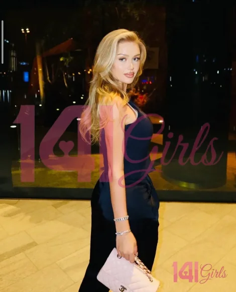 Naomi photo 1 in Hong Kong: 21 years old, asian, slim, blonde hair, 167 cm, 51 kg, B bust