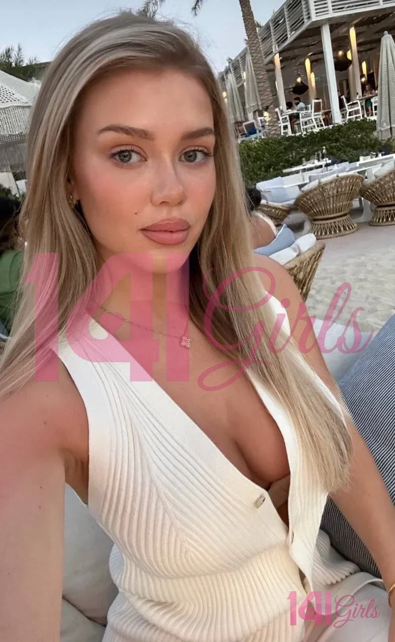 Naomi photo 4 in Hong Kong: 21 years old, asian, slim, blonde hair, 167 cm, 51 kg, B bust