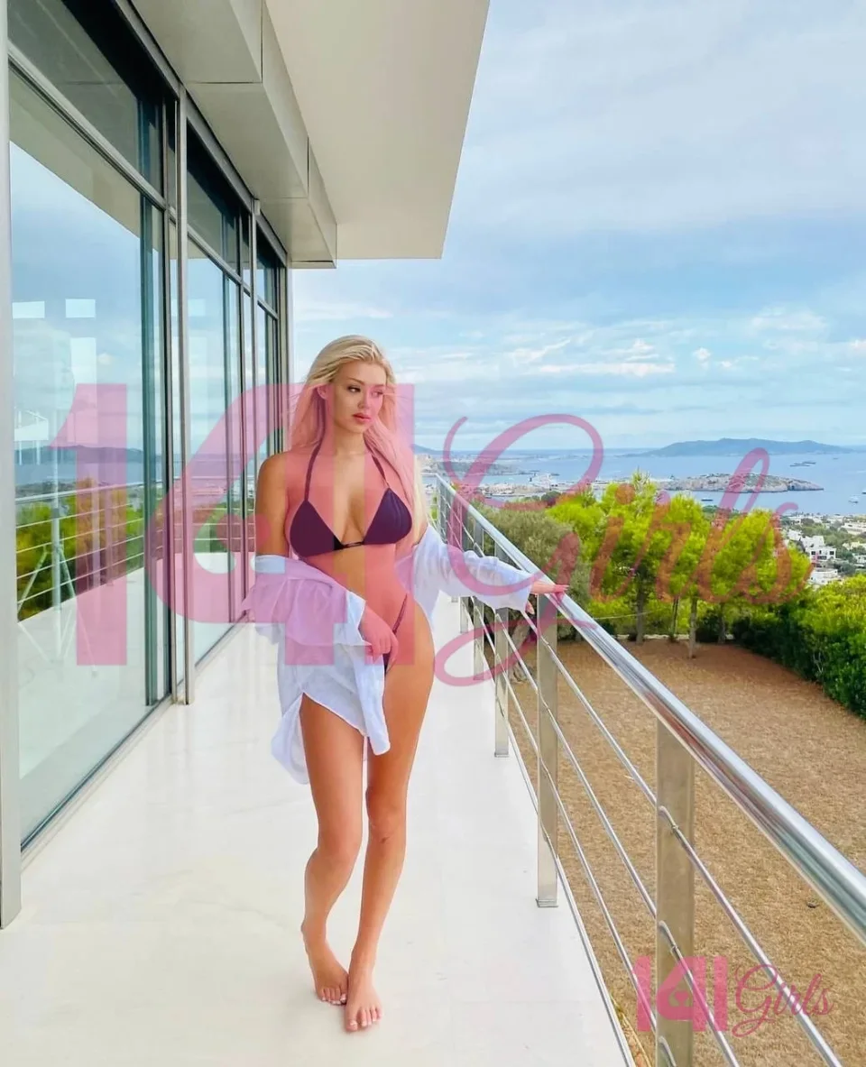 Naomi photo 5 in Hong Kong: 21 years old, asian, slim, blonde hair, 167 cm, 51 kg, B bust