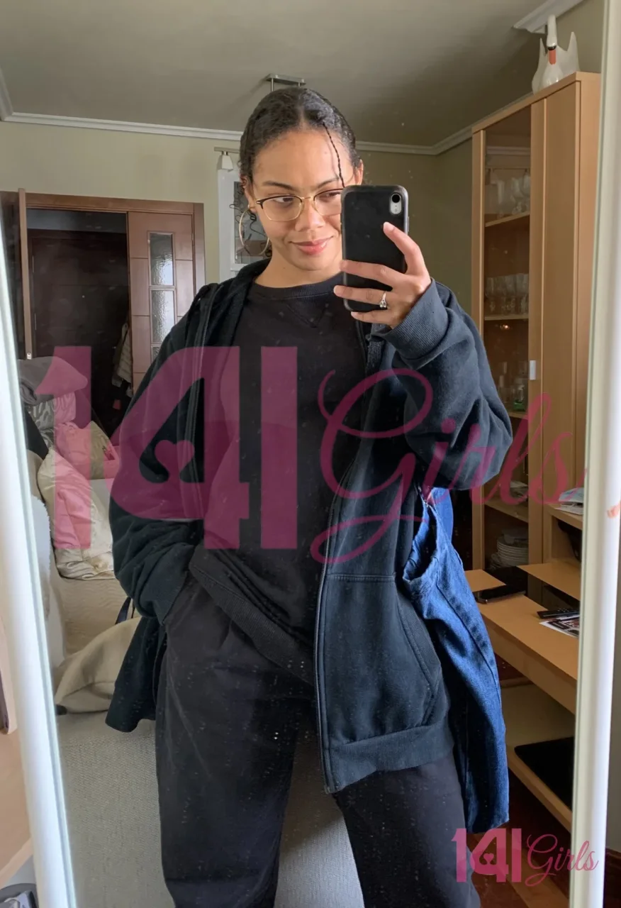 妮菈 照片 2 - 香港，27 歲，纖瘦, 黑髮, 160 厘米, 51 公斤, 胸圍 B