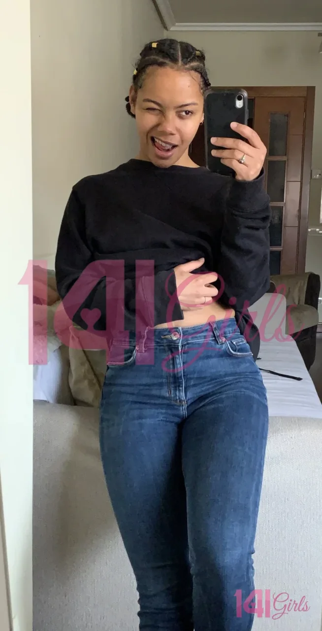 妮菈 照片 3 - 香港，27 歲，纖瘦, 黑髮, 160 厘米, 51 公斤, 胸圍 B