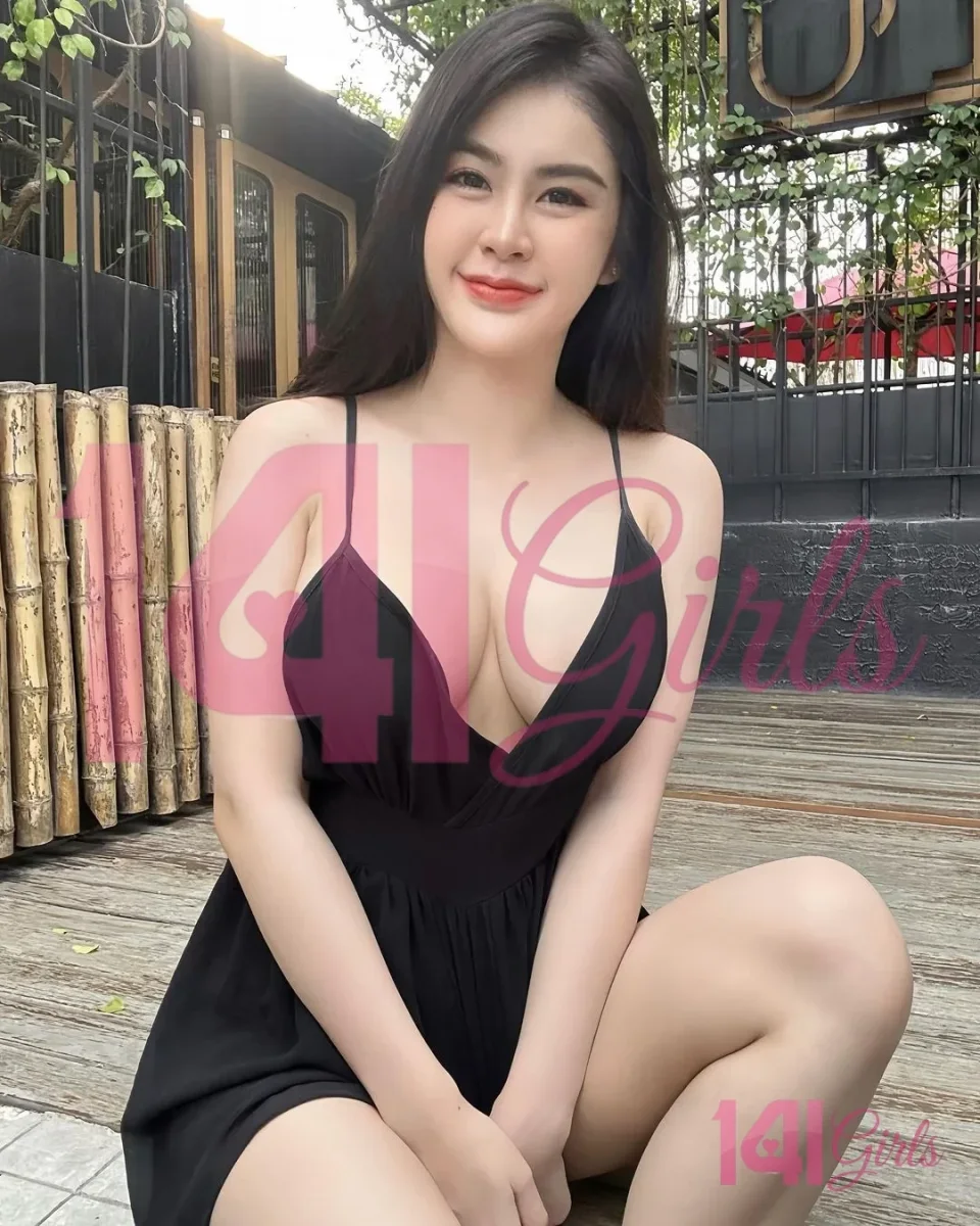 Olivia photo 9 in Hong Kong: 22 years old, asian, curvy, black hair, 179 cm, 48 kg, D bust