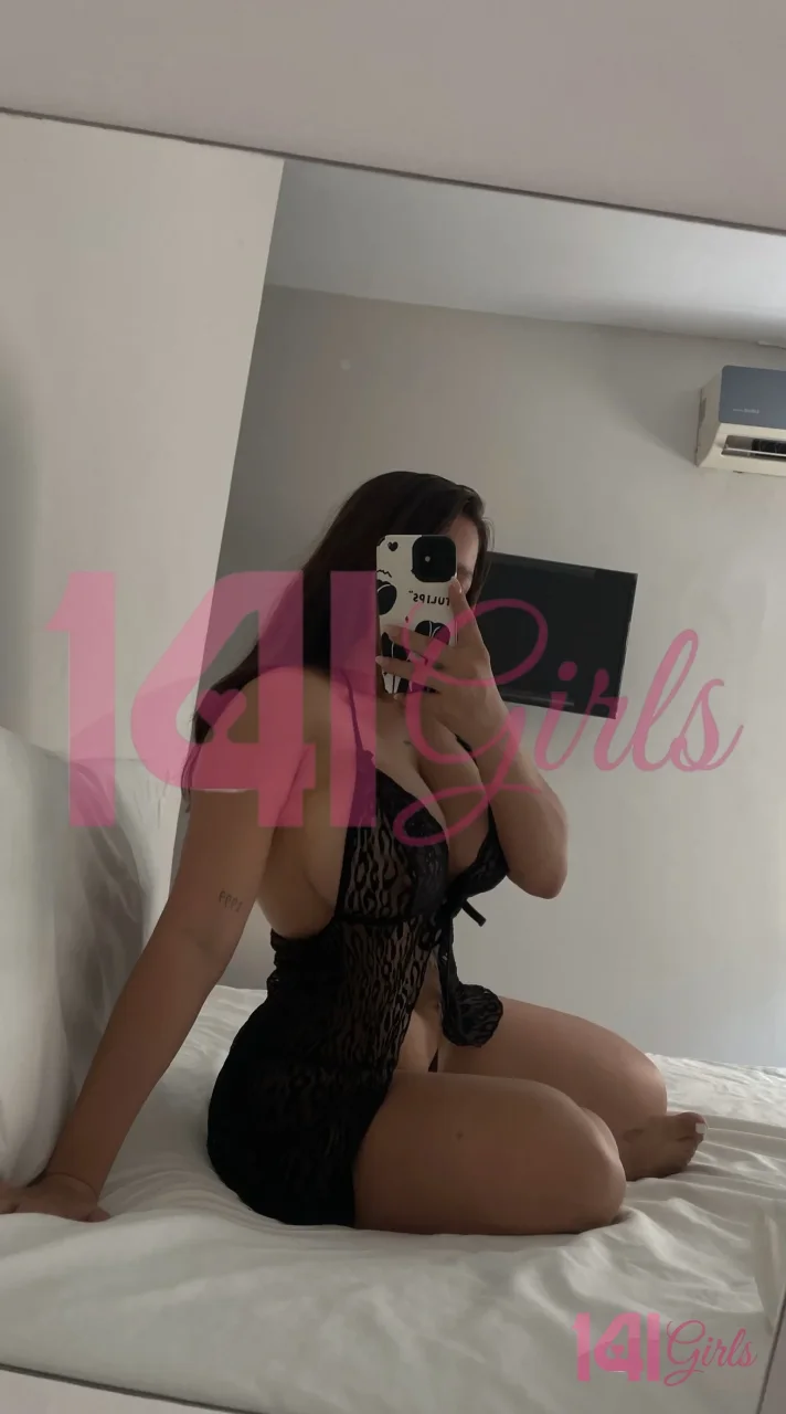 Oriana photo 2 in Hong Kong: 28 years old, european, regular, black hair, 167 cm, 59 kg, B bust