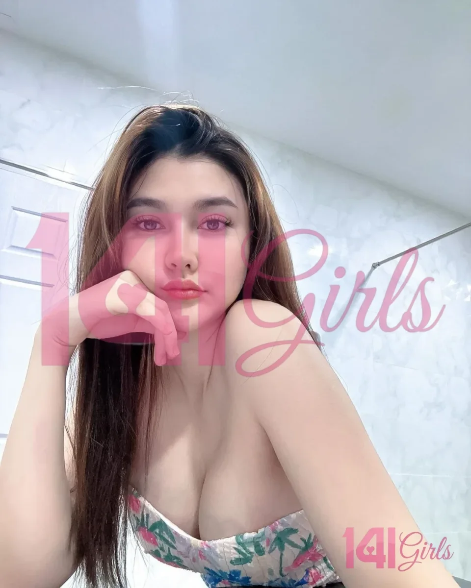 Paige photo 2 in Hong Kong: 20 years old, slim, black hair, 164 cm, 54 kg, C bust
