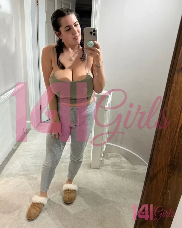佩妮洛 照片 2 - 香港，27 歲，歐洲, 纖瘦, 黑髮, 171 厘米, 35 公斤, 胸圍 A