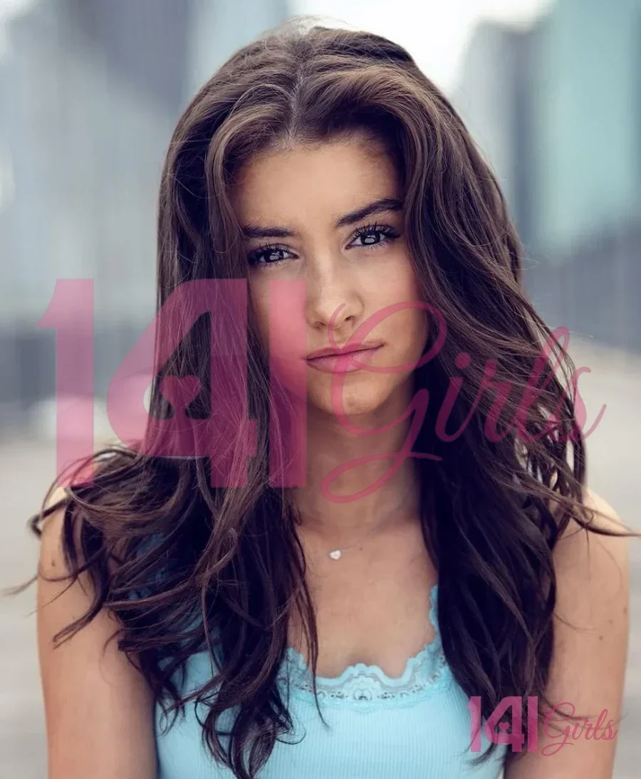 Quinn photo 4 in Hong Kong: 21 years old, european, slim, brown hair, 168 cm, 51 kg, B bust