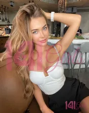Rebecca photo 1 in Hong Kong: 26 years old, asian, slim, brown hair, 170 cm, 54 kg, B bust