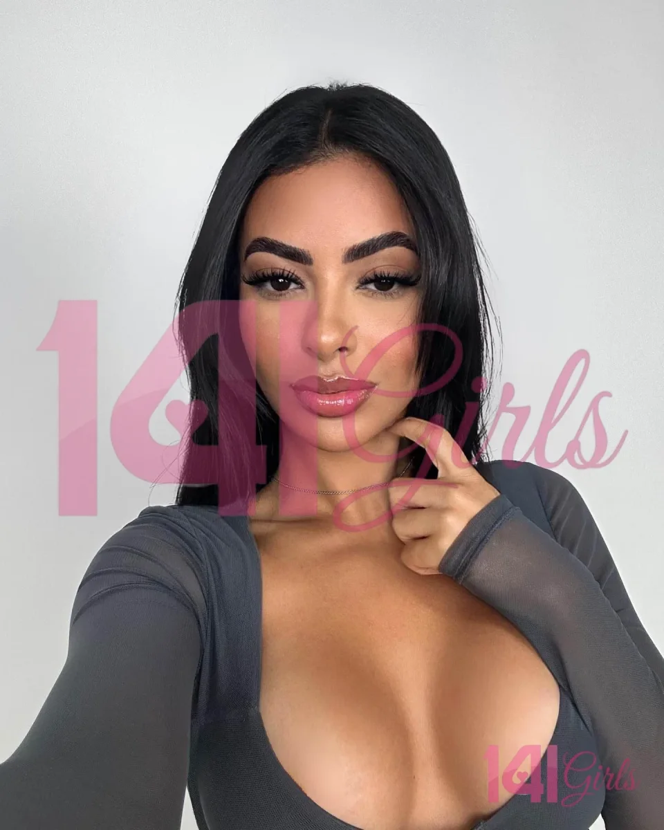 Sage photo 5 in Hong Kong: 26 years old, european, curvy, black hair, 172 cm, 56 kg, B bust